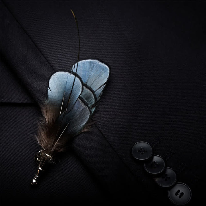 Papillon di piume naturali di lusso blu scuro con spilla da bavero