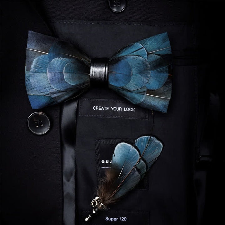 Papillon di piume naturali di lusso blu scuro con spilla da bavero