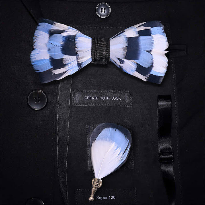 Papillon con piume a scacchi blu e bianco per bambini con spilla da bavero