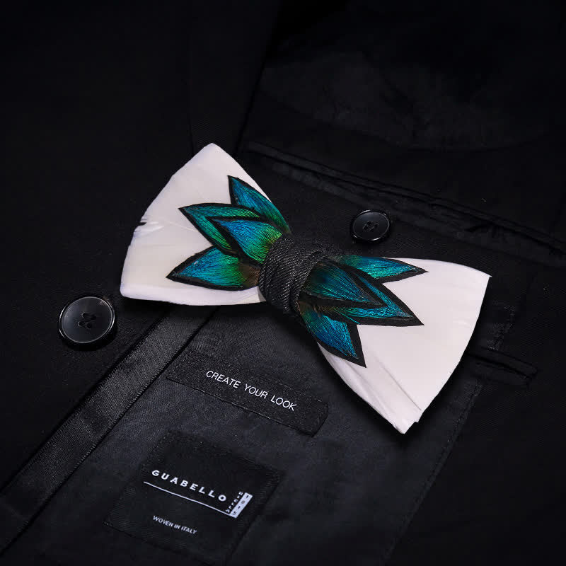 Papillon con piume blu ciano e bianco crema