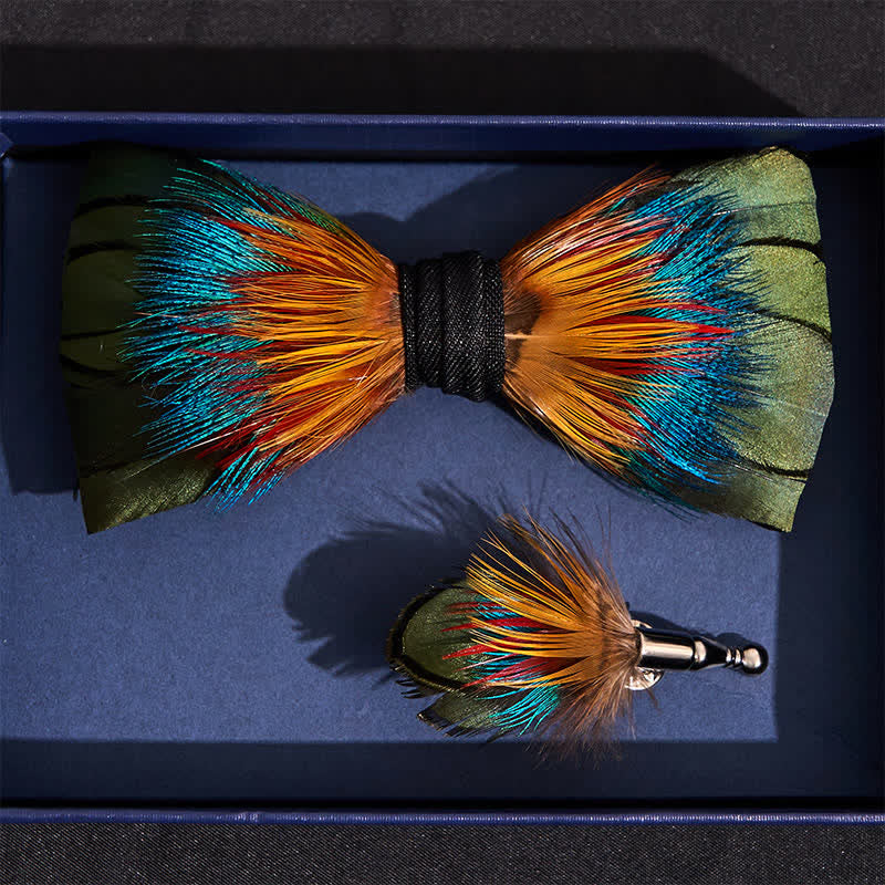 Papillon con piume colorate dello spettro con spilla da bavero