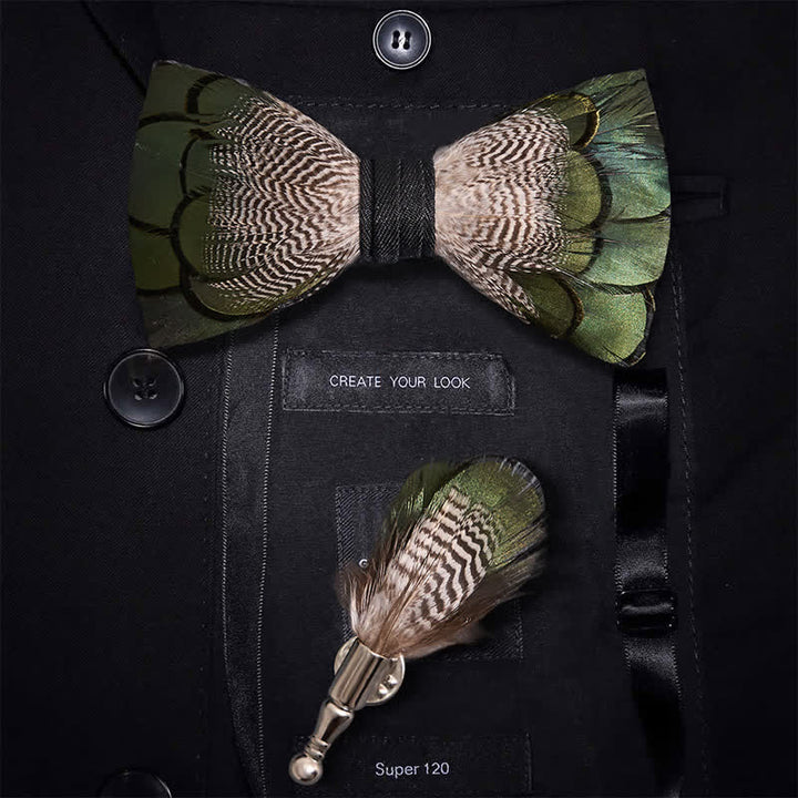 Papillon con piume di anatra selvatica verde e bianca con spilla da bavero