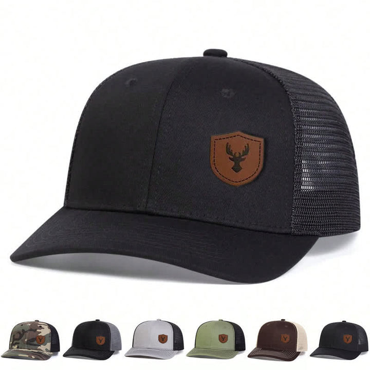 Cappello da camionista con etichetta in pelle marrone con piccolo corno di cervo