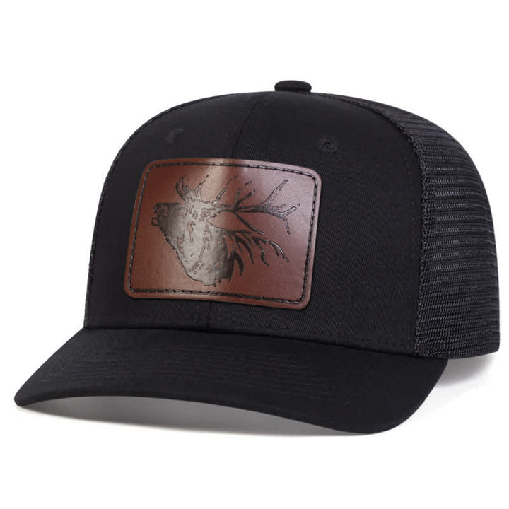 Cappello da camionista con etichetta in pelle con grande testa di cervo