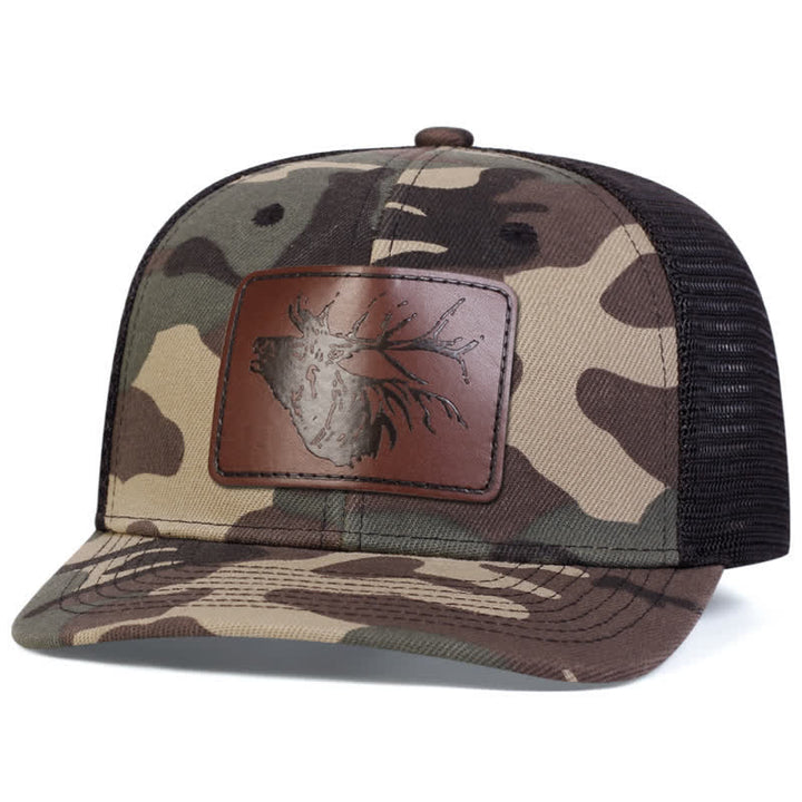 Cappello da camionista con etichetta in pelle con grande testa di cervo