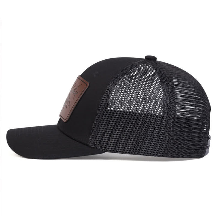 Cappello da camionista con etichetta in pelle con grande testa di cervo