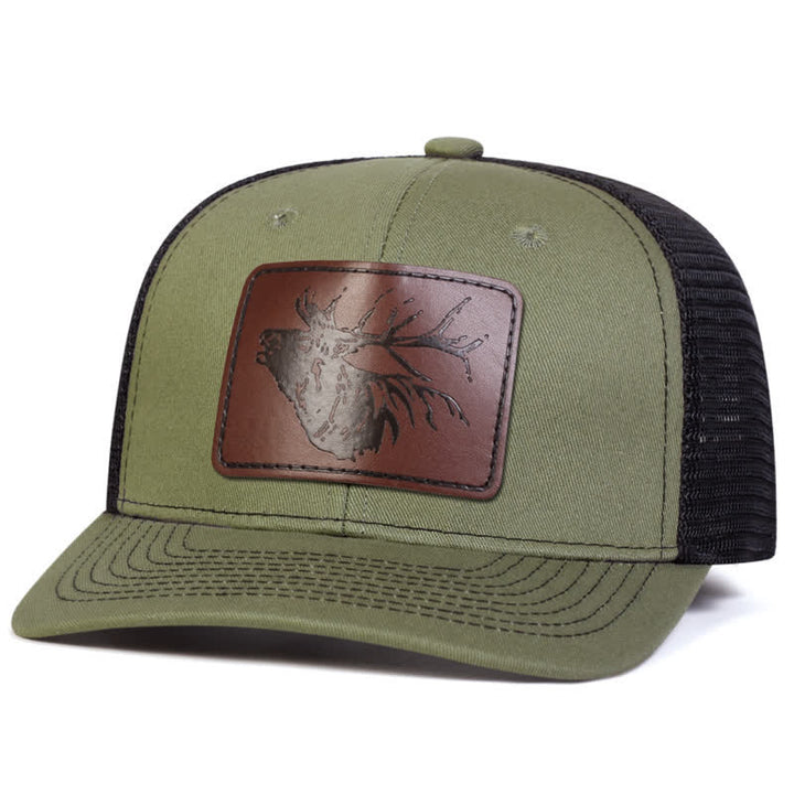 Cappello da camionista con etichetta in pelle con grande testa di cervo