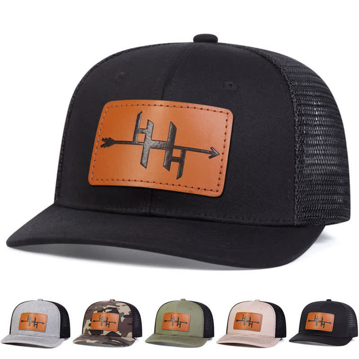 Cappello da camionista con etichetta in pelle con motivo a pistola e punta di freccia