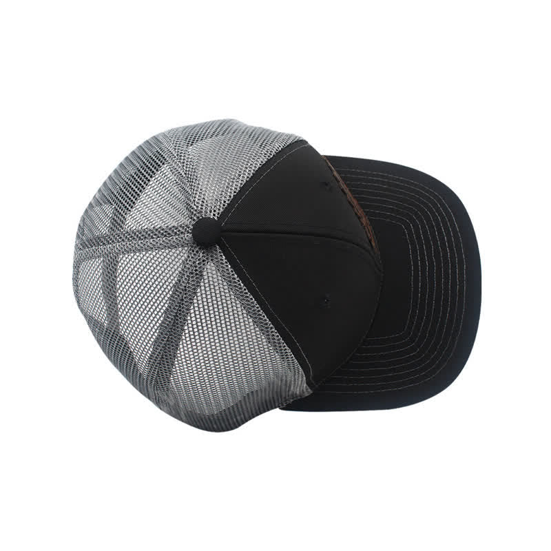 Cappello da camionista con etichetta in pelle marrone e motivo a lettere
