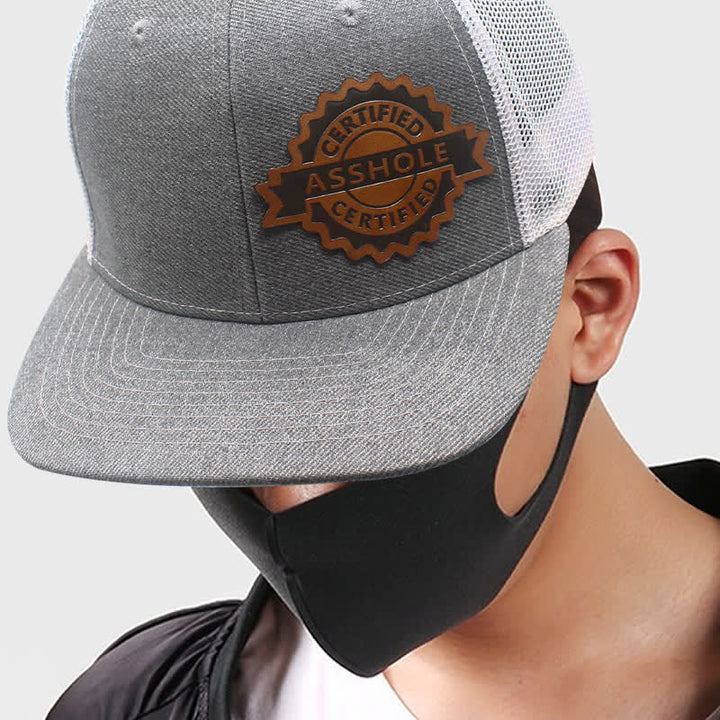 Cappello da camionista con etichetta in pelle marrone e motivo a lettere