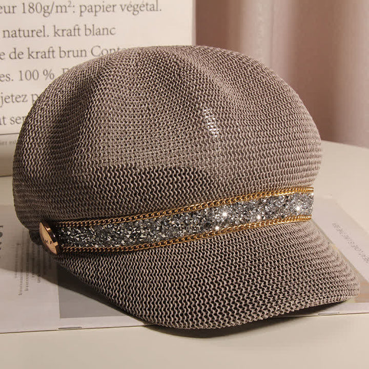 Cappello basco in paglia con catena in oro e strass argentati, elegante da donna