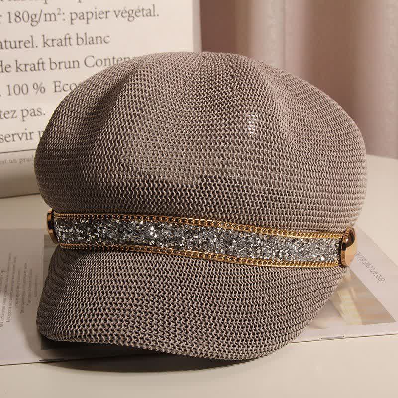 Cappello basco in paglia con catena in oro e strass argentati, elegante da donna