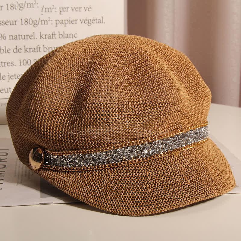 Cappello basco in paglia con catena in oro e strass argentati, elegante da donna