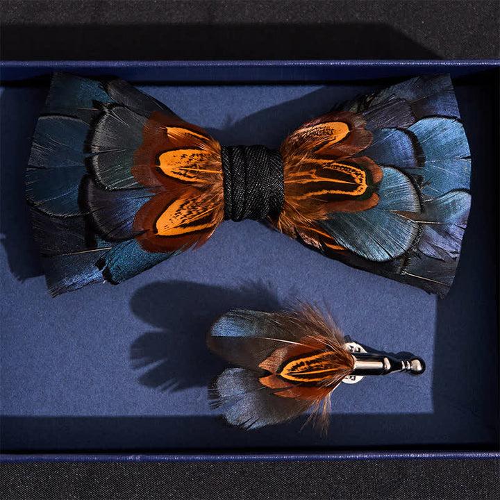 Papillon con piume blu navy e ruggine per bambini con spilla da bavero