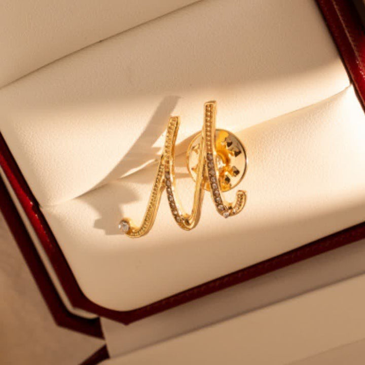 Spilla con lettera iniziale in oro 26 dell'alfabeto con strass