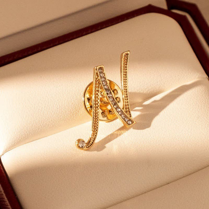 Spilla con lettera iniziale in oro 26 dell'alfabeto con strass