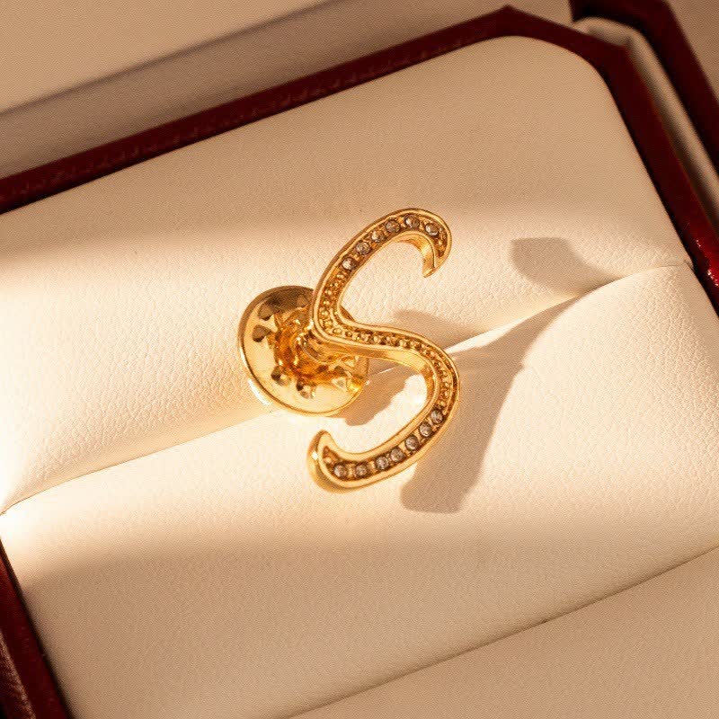 Spilla con lettera iniziale in oro 26 dell'alfabeto con strass - S - image 19
