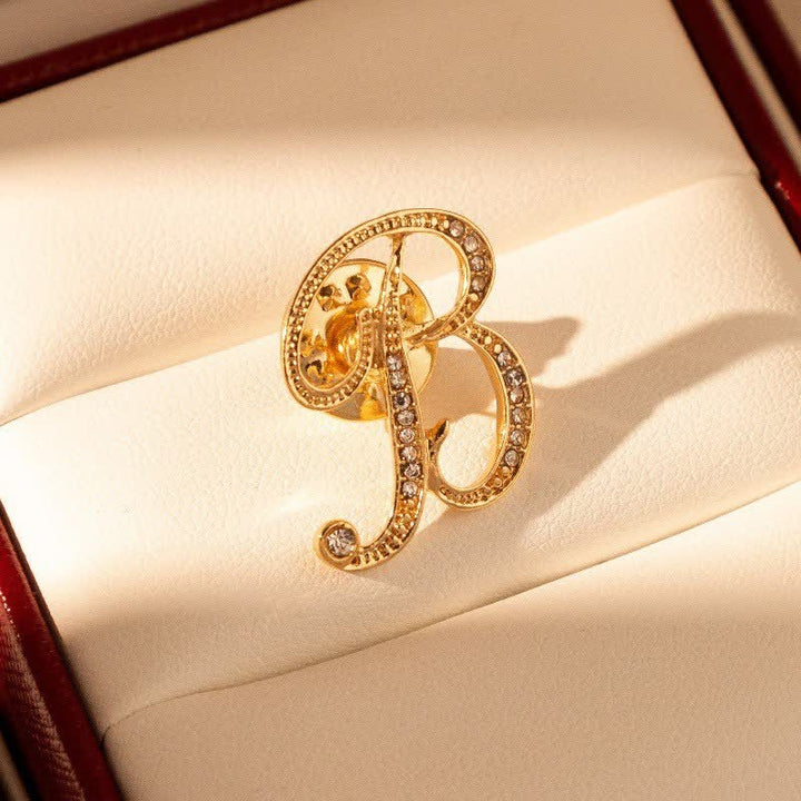 Spilla con lettera iniziale in oro 26 dell'alfabeto con strass