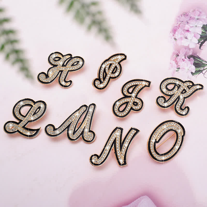Spilla con lettera iniziale smaltata nera e strass, alfabeto 26