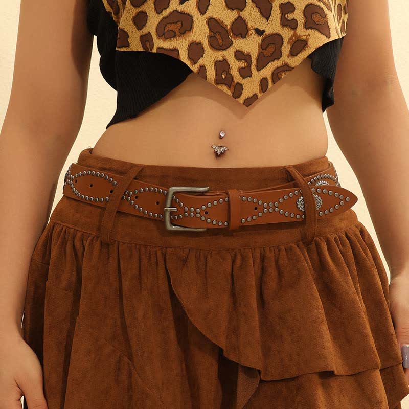 Cintura da donna in pelle con rivetti in argento anticato in stile western