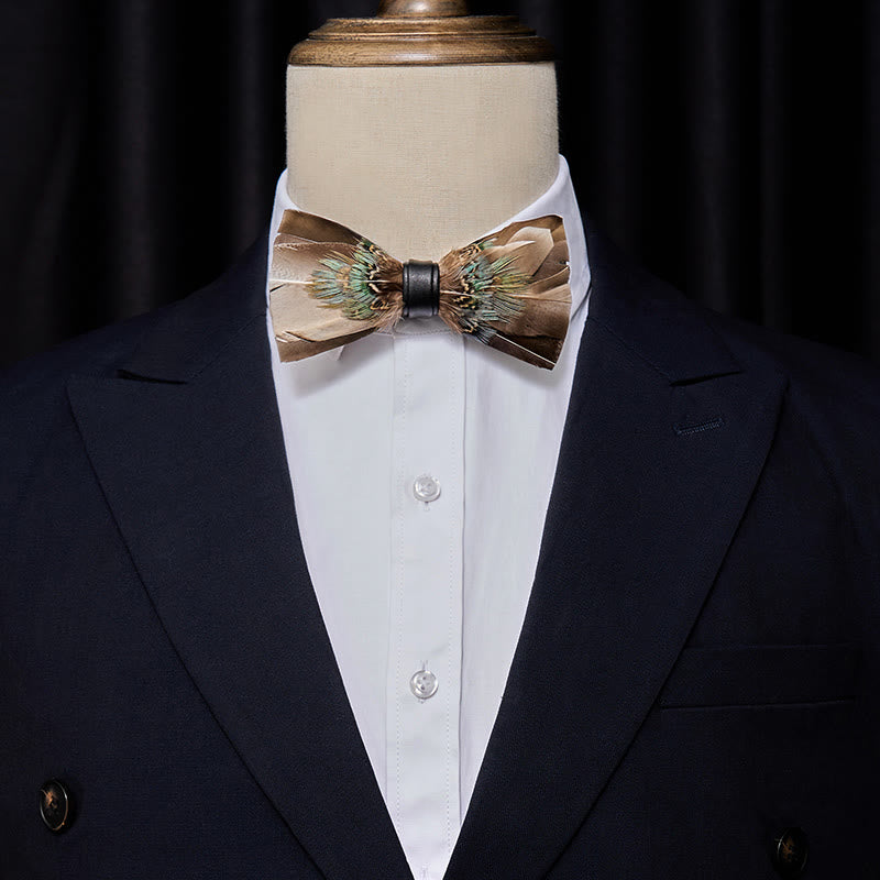 Papillon con piume di gufo grigio e marrone