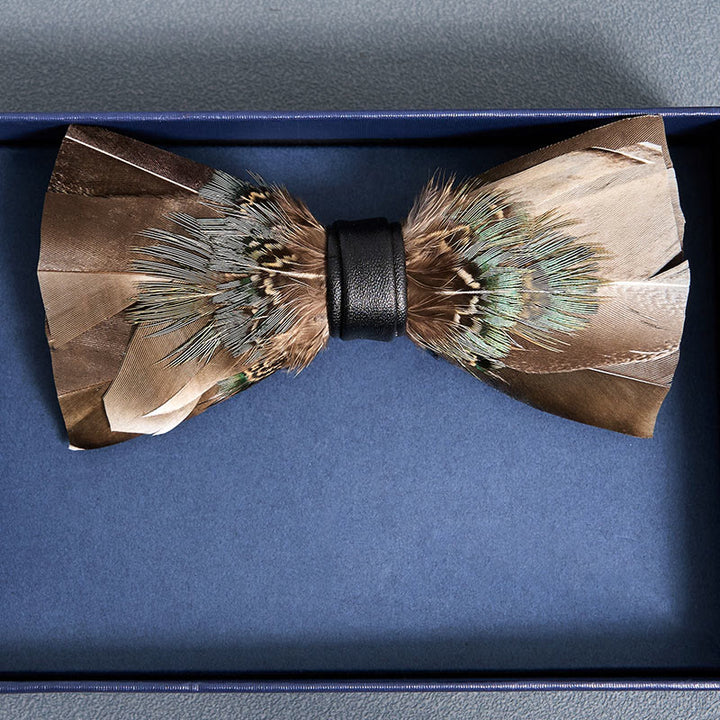 Papillon con piume di gufo grigio e marrone
