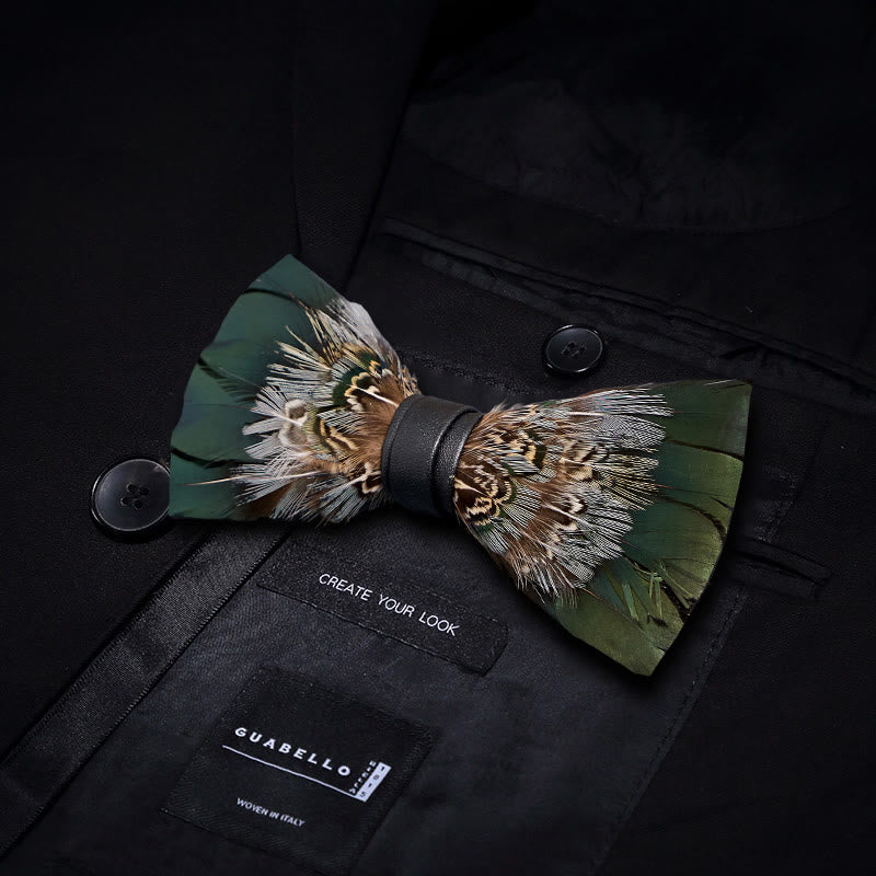Papillon con piume di fagiano verde foresta per bambini con spilla da bavero