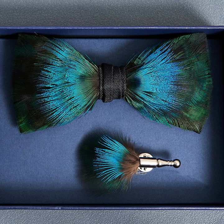 Papillon Aurora blu e verde con piume per bambini e spilla da bavero - image 3