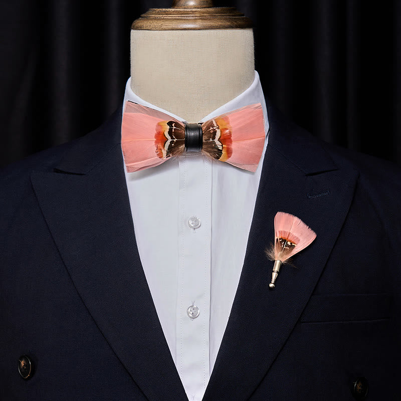 Papillon con piume rosa pop con spilla da bavero