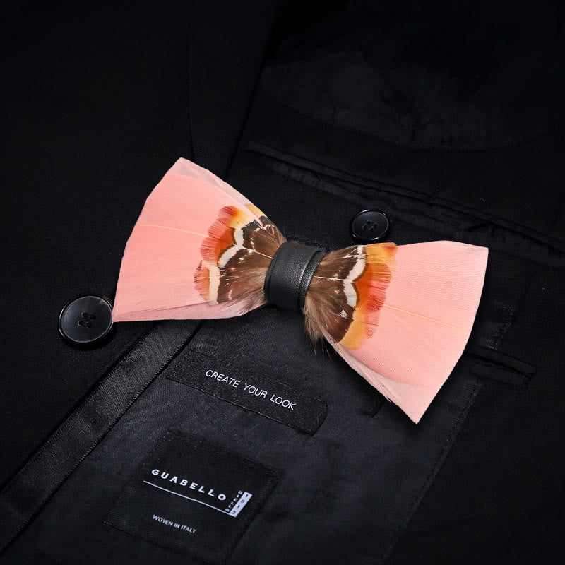 Papillon con piume rosa pop con spilla da bavero
