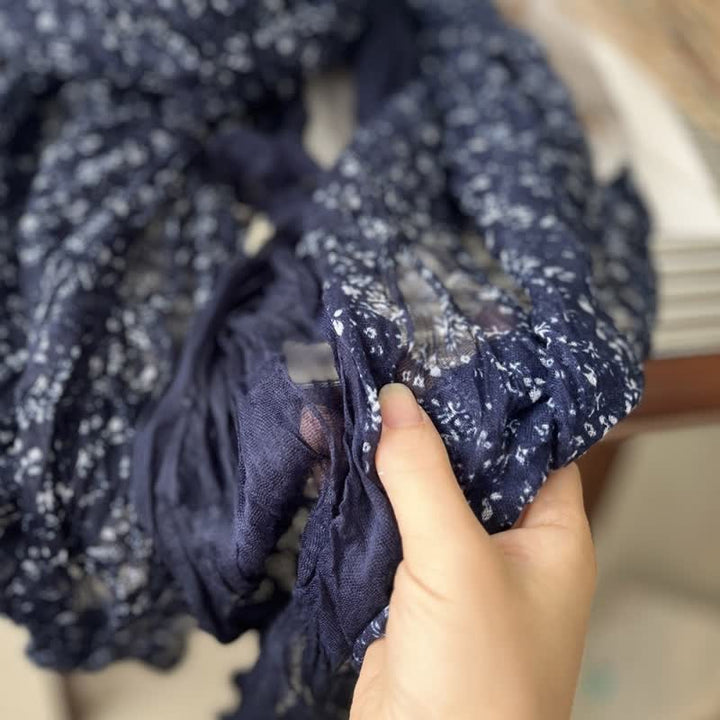 Sciarpa sottile in lino e cotone con pieghe floreali artistiche da donna
