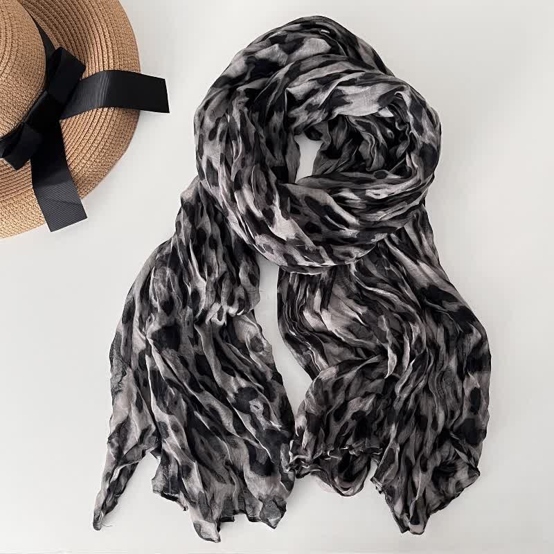 Sciarpa autunnale sottile in lino e cotone plissettato con stampa leopardata da donna