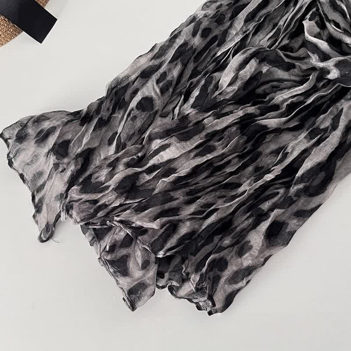 Sciarpa autunnale sottile in lino e cotone plissettato con stampa leopardata da donna