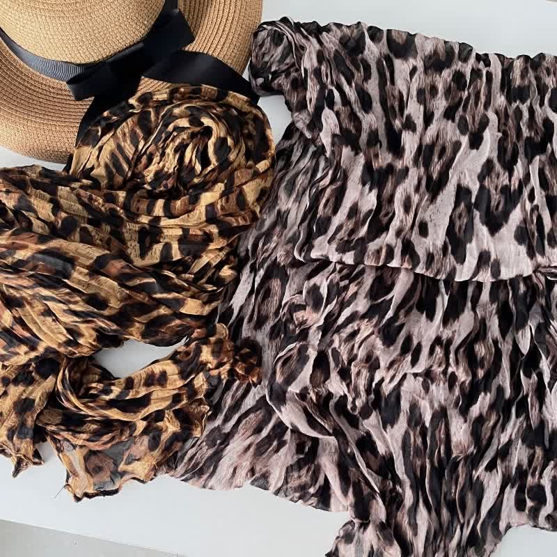 Sciarpa autunnale sottile in lino e cotone plissettato con stampa leopardata da donna