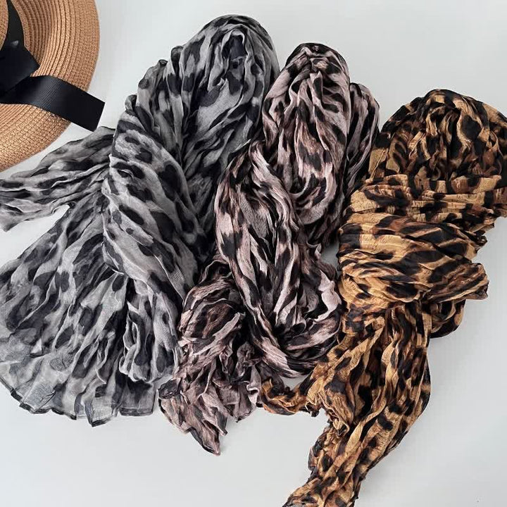 Sciarpa autunnale sottile in lino e cotone plissettato con stampa leopardata da donna