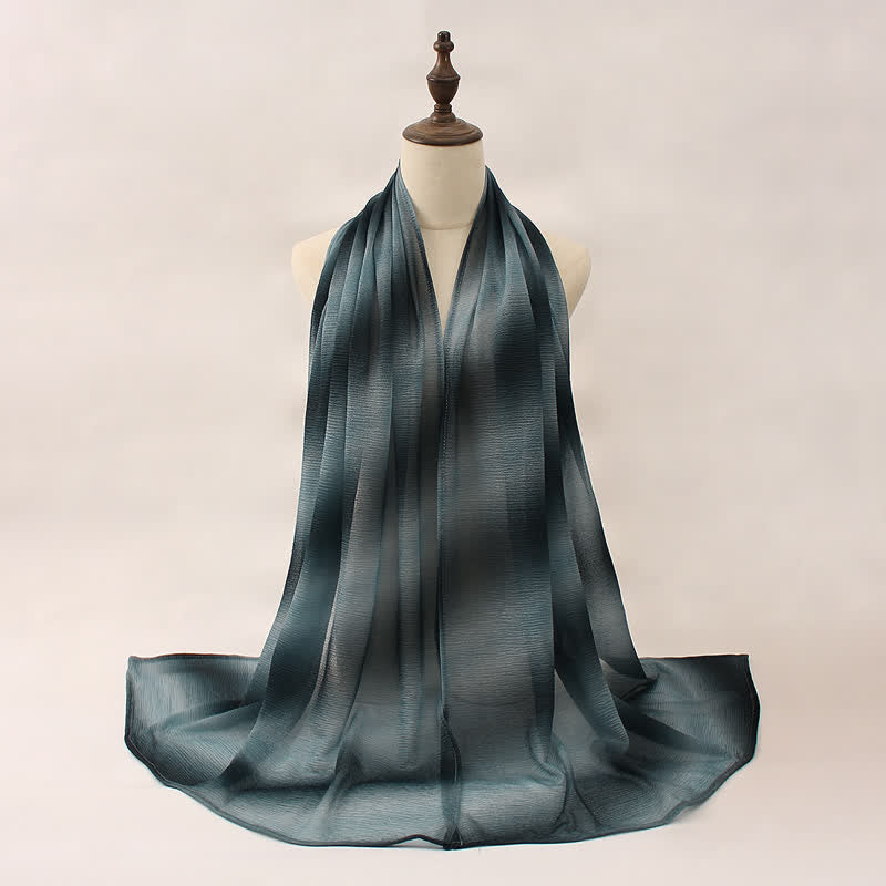 Sciarpa estiva sottile unisex a righe con pieghe e colori sfumati