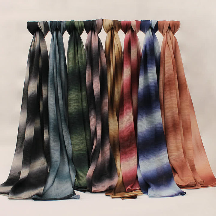Sciarpa estiva sottile unisex a righe con pieghe e colori sfumati
