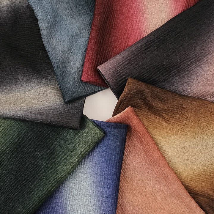Sciarpa estiva sottile unisex a righe con pieghe e colori sfumati