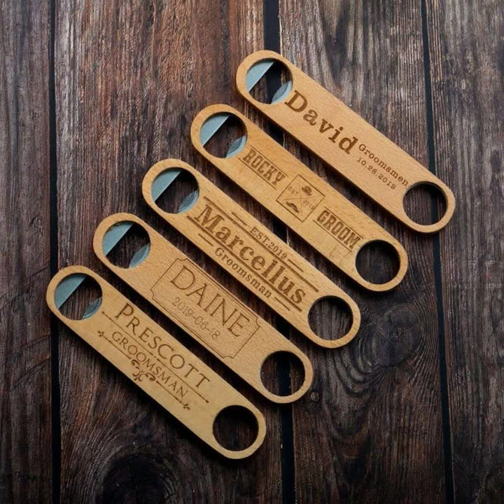 Apribottiglie in legno intagliato personalizzato per lo sposo