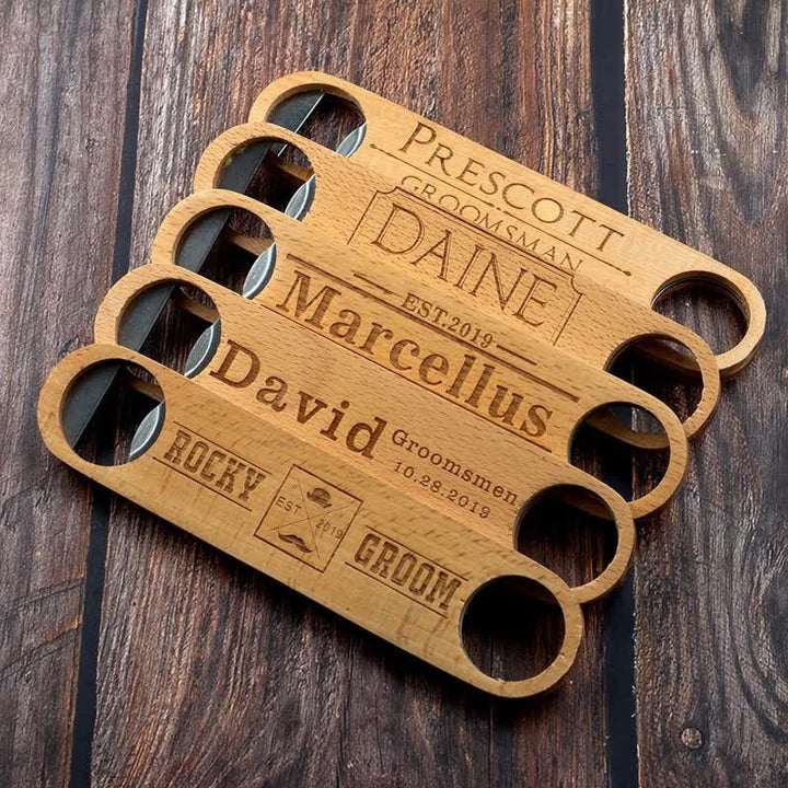 Apribottiglie in legno intagliato personalizzato per lo sposo