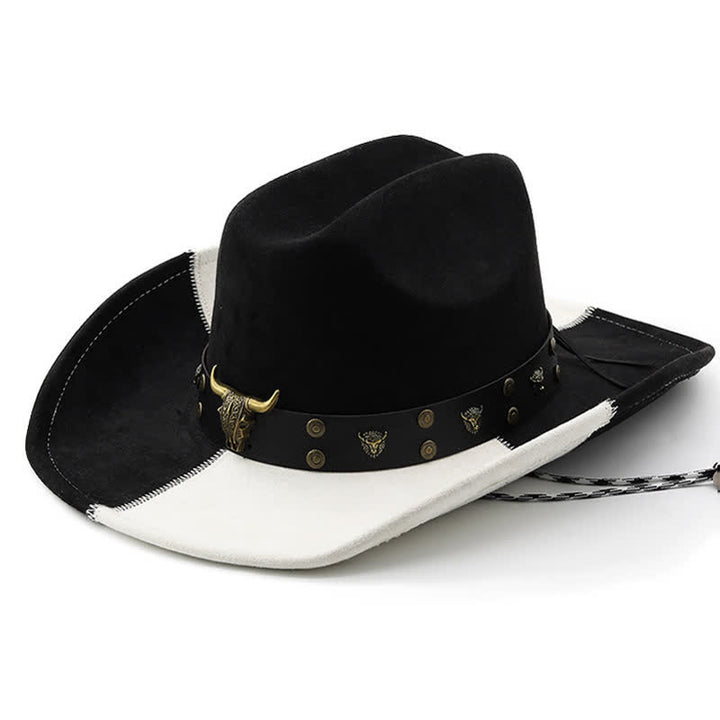 Cappello da cowboy in finta pelle scamosciata con fascia a contrasto in bianco e nero con rivetti a forma di toro