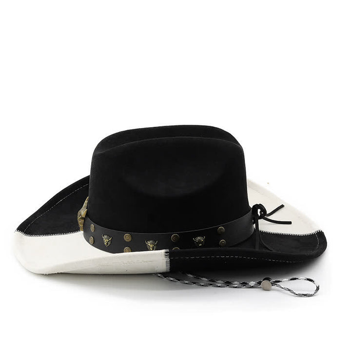 Cappello da cowboy in finta pelle scamosciata con fascia a contrasto in bianco e nero con rivetti a forma di toro