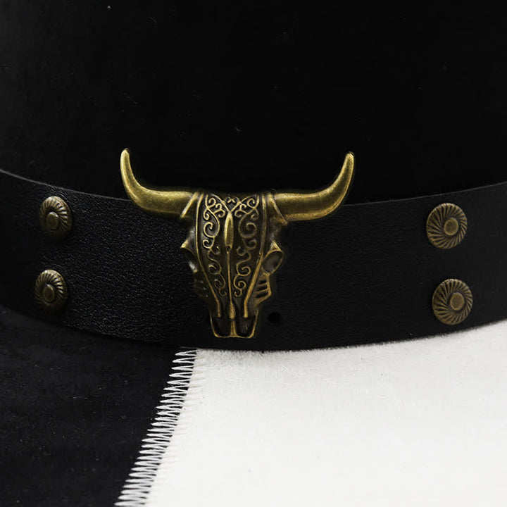 Cappello da cowboy in finta pelle scamosciata con fascia a contrasto in bianco e nero con rivetti a forma di toro