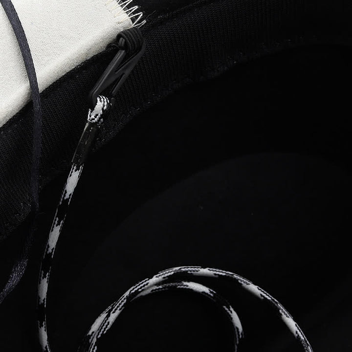 Cappello da cowboy in finta pelle scamosciata con fascia a contrasto in bianco e nero con rivetti a forma di toro