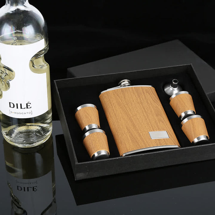 Set regalo da 6 fiaschette da 9 oz con tazze e tazzine impiallacciate in pelle effetto legno