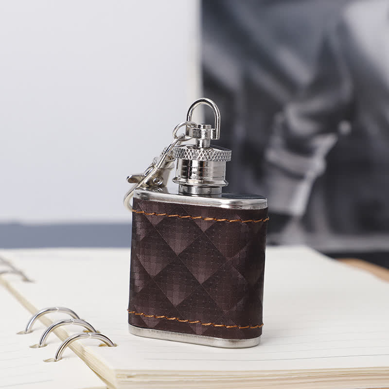 Set regalo da 5 fiaschette piccole in pelle marrone con apribottiglie da 8 once