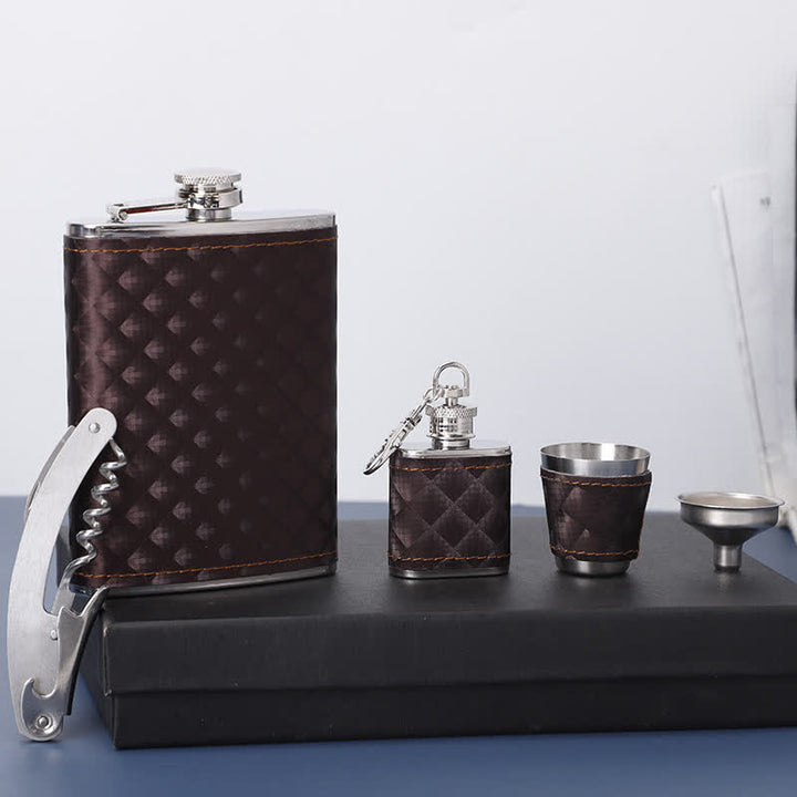 Set regalo da 5 fiaschette piccole in pelle marrone con apribottiglie da 8 once