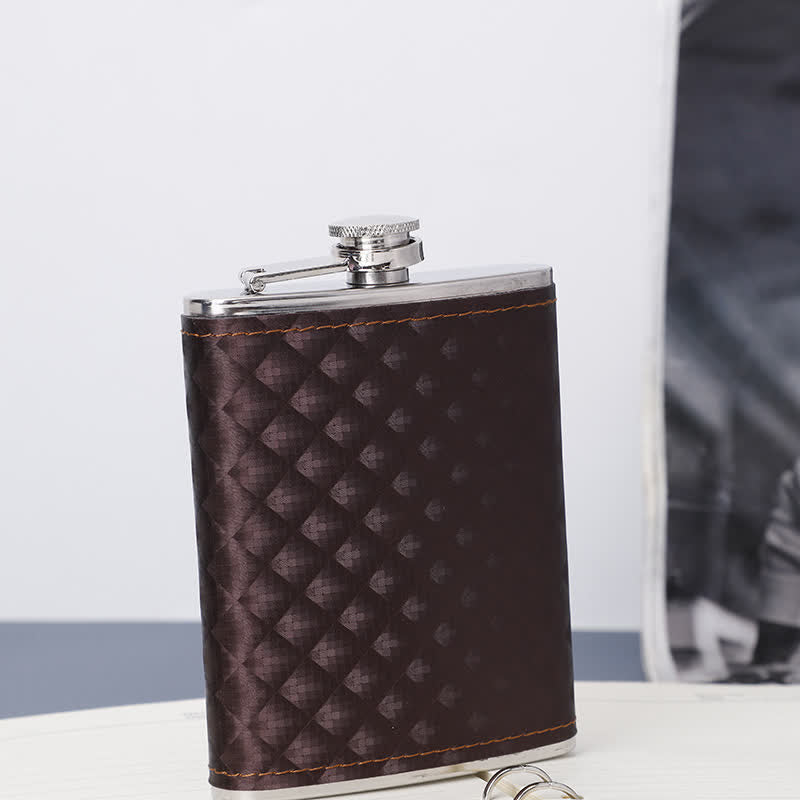 Set regalo da 5 fiaschette piccole in pelle marrone con apribottiglie da 8 once