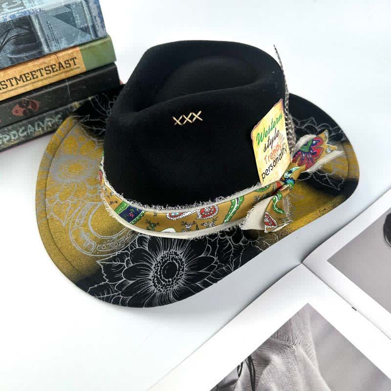 Cappello da cowboy western con decorazione a forma di girasole e piume dipinta a spruzzo