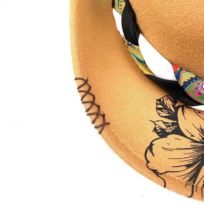 Cappello da cowboy con cinturino etnico decorato con piume di girasole occidentali